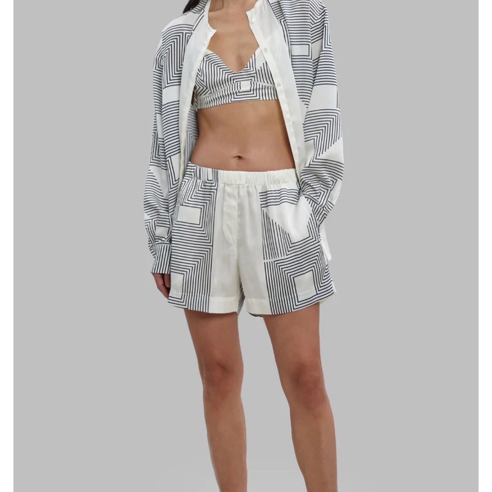 Low Classic Pull On Shorts